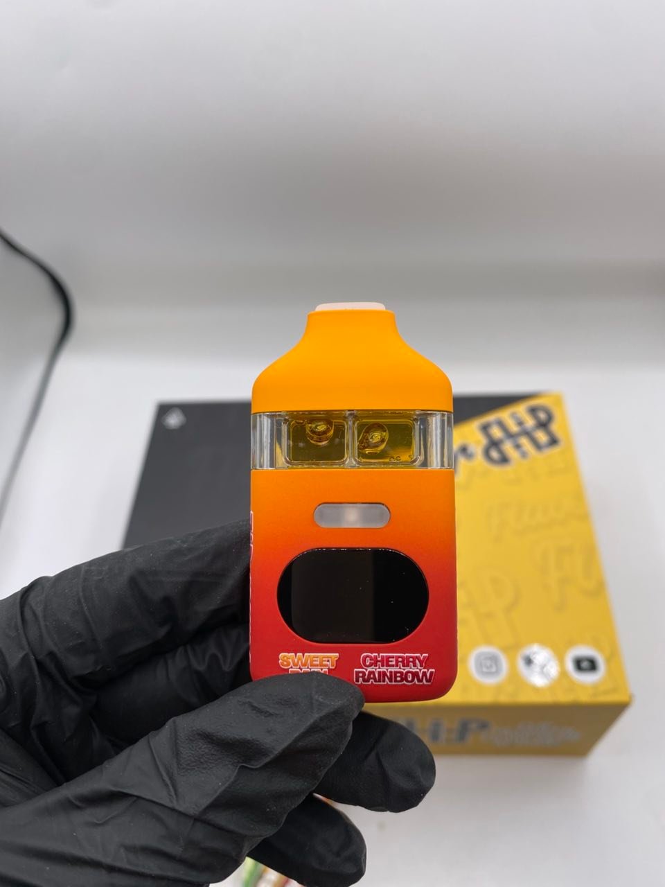 image 1452 1 GOLD COAST CLEAR 2G FLAVOR FLIP DISPOSABLE - Image 2