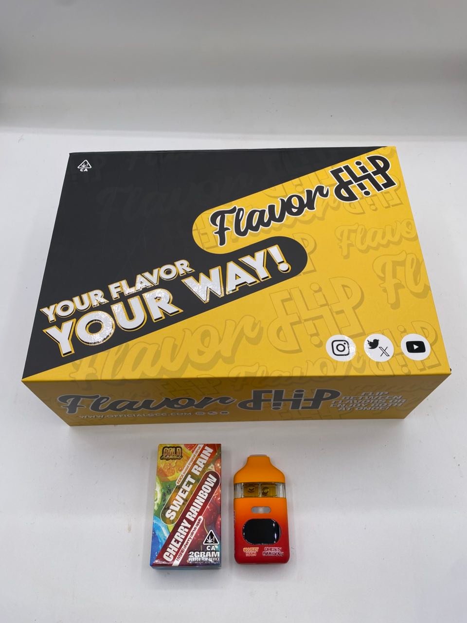 image 1454 1 GOLD COAST CLEAR 2G FLAVOR FLIP DISPOSABLE